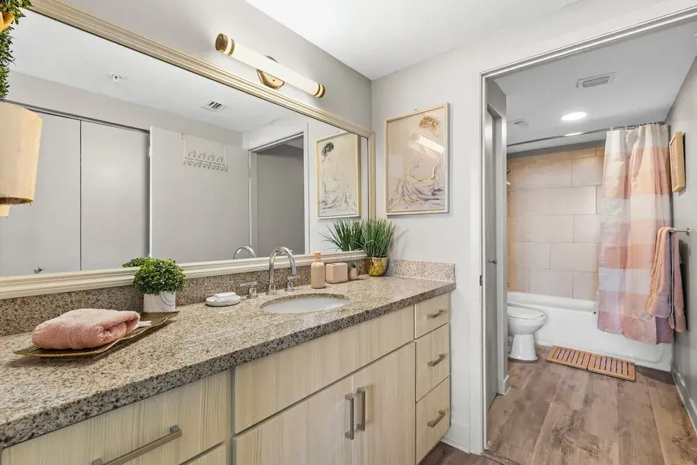 2Br2Ba Next To Jackson Memorial Hospital