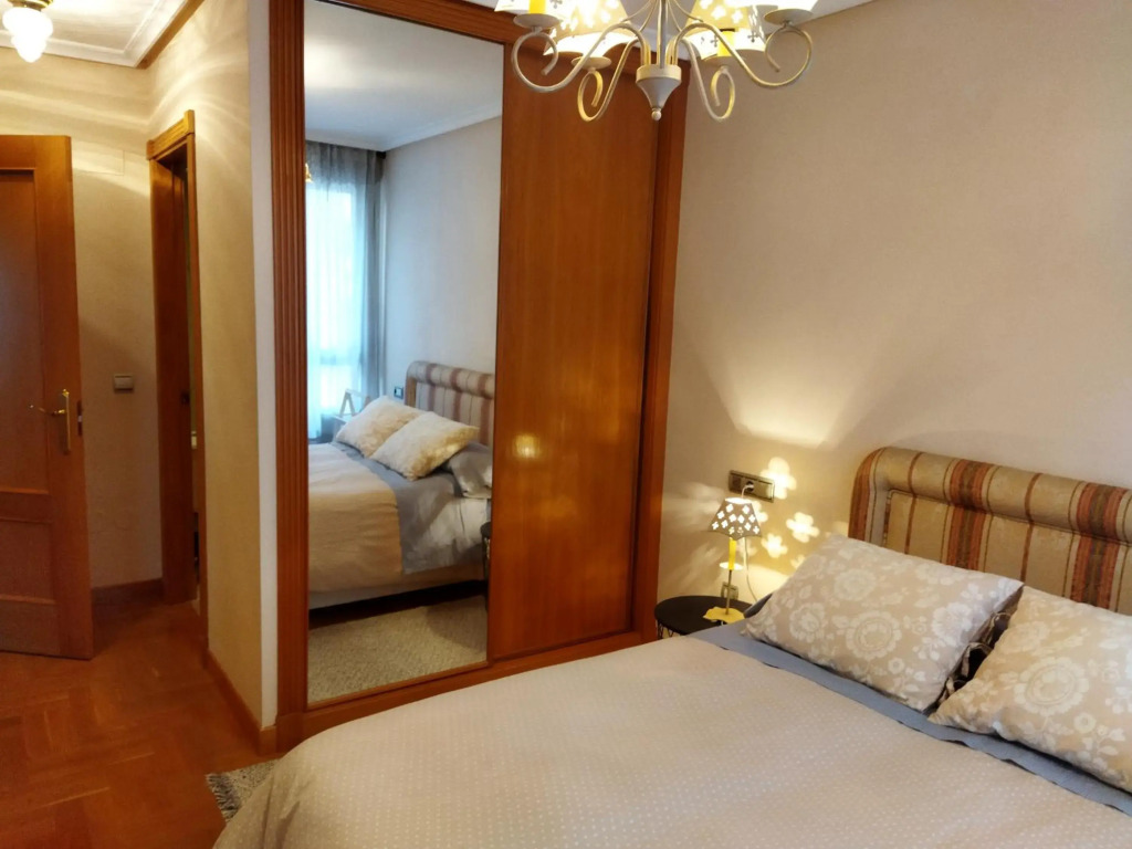 Céntrico apartamento en Oviedo con parking y wifi