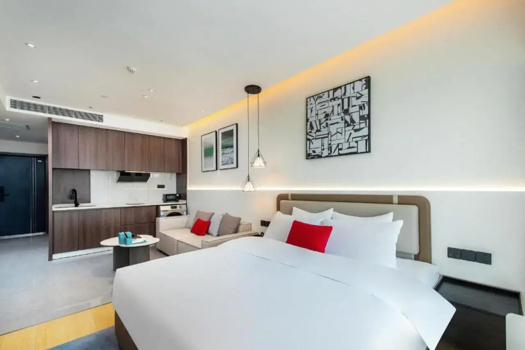 Novotel Living Yunnan Dianchi Times