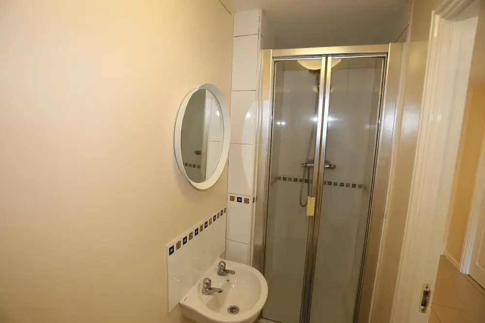 Beautiful 4 beds Hillview House