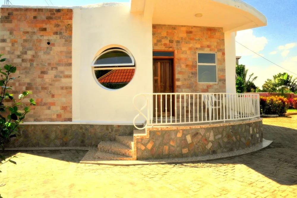 Victoria Lake View Guesthouse & Safaris