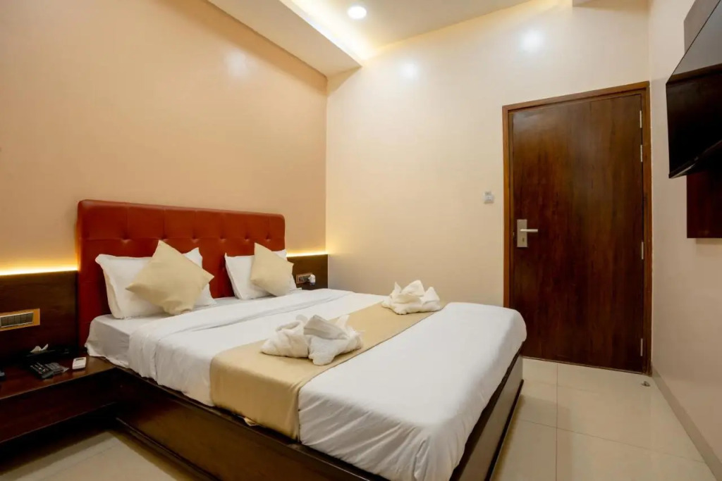 Hotel Empire - Near International Airport
