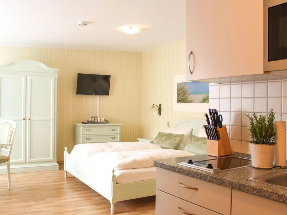 Bubbly Apartment in Warnemünde near Beach