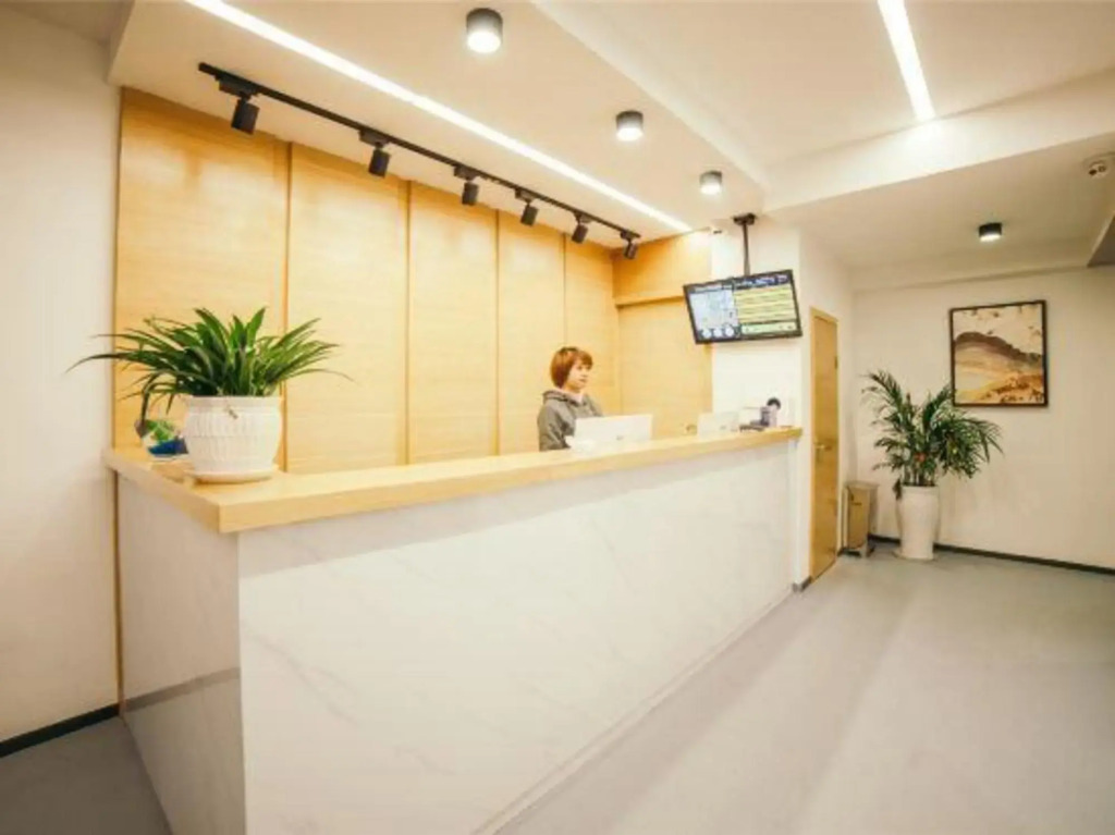 Youmihaoyoung Hotel (Wulingge Pedestrian Street)
