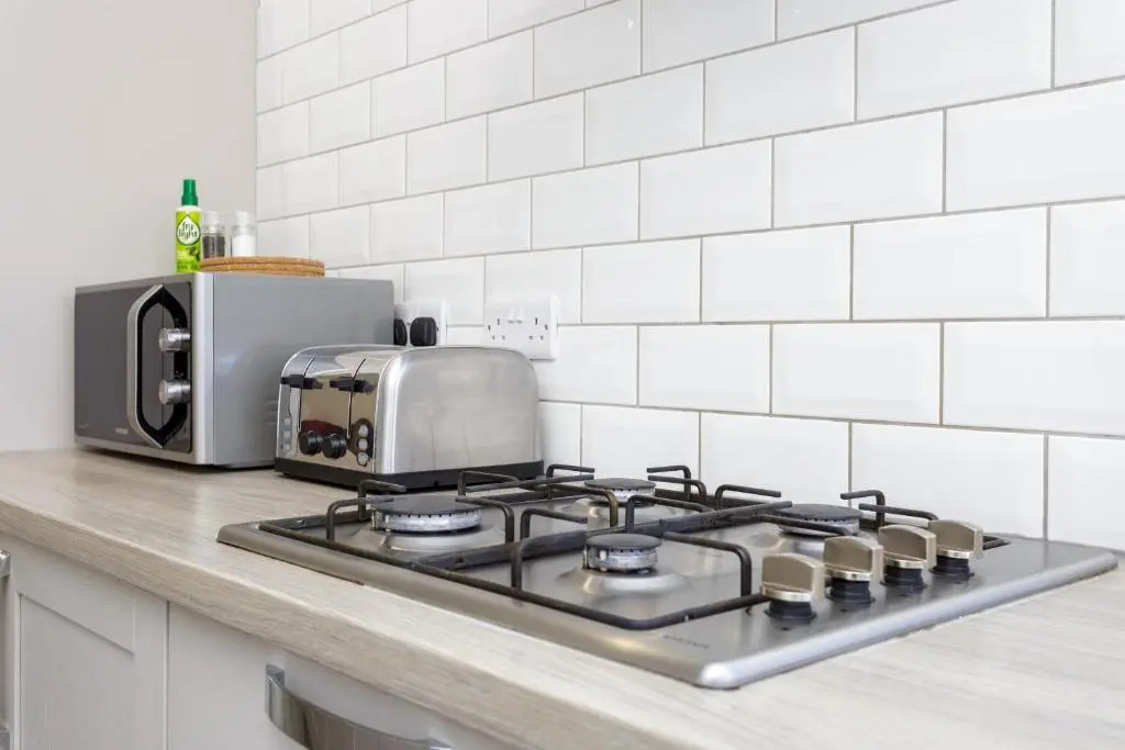 Oliverball Serviced Apartments - Harold House - Modern open plan 4 bedroom, 3 bathroom house in Portsmouth