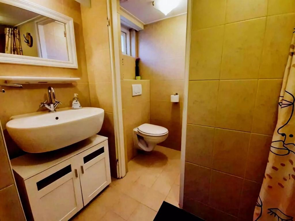 Attractive holiday residence in De Koog, a stone's throw from the beach