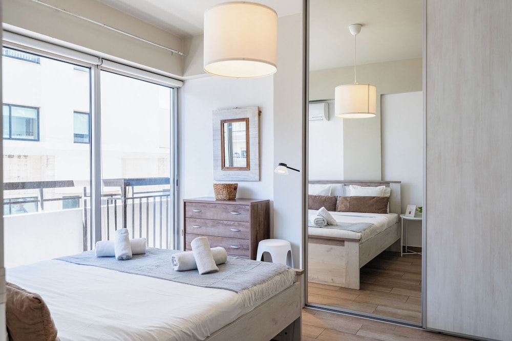 Berries 1-BR Apt in Larnaca