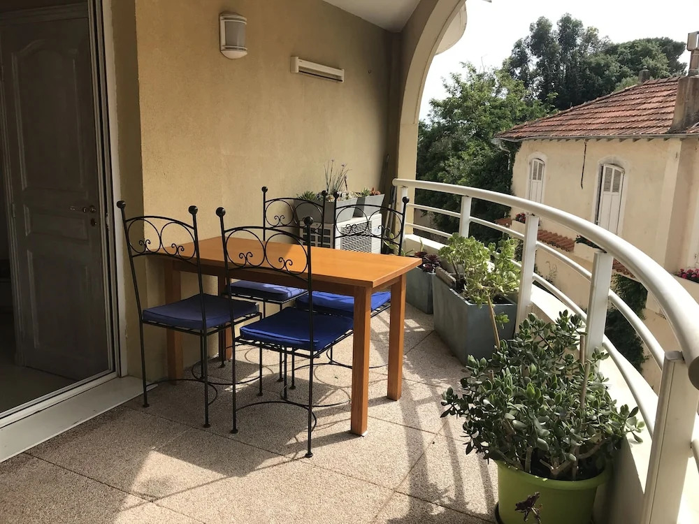 Deux Pièces 70 m² Climatisé, Avec Terrasse, Proximité Bord de mer
