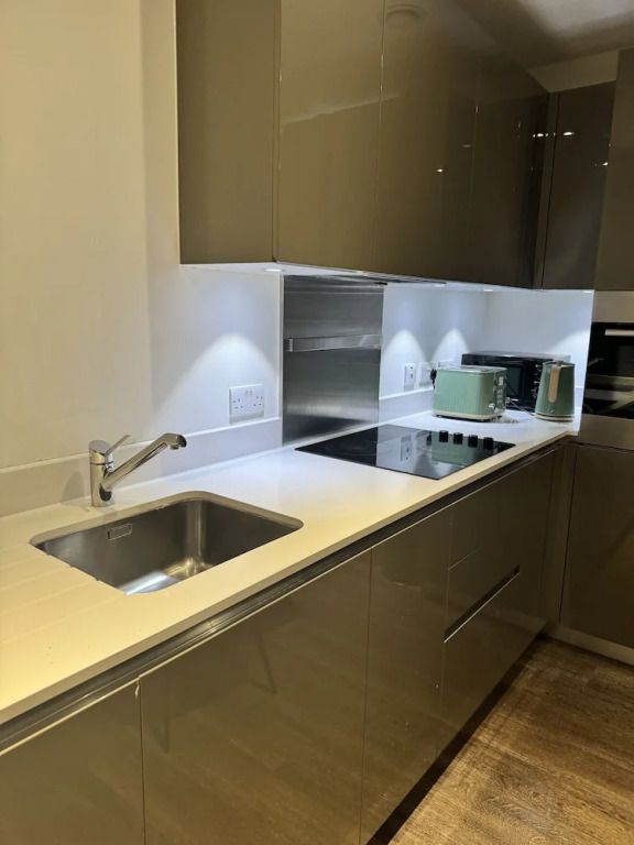 Phoenix 2 Bedroom Apartment in london