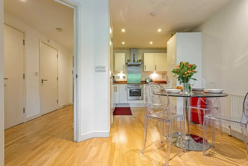 Bright 1 Bedroom Apartment Near London Bridge With Balcony