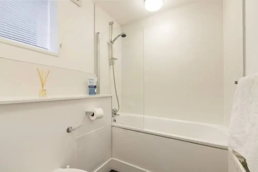 Bright and Modern 3 Floor Apartment in Central London