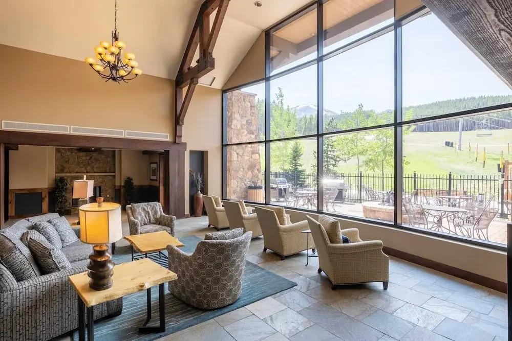 Twin Chutes by Avantstay Beautiful Ski in Ski out Condo w/ Access to Hot Tub & Gym
