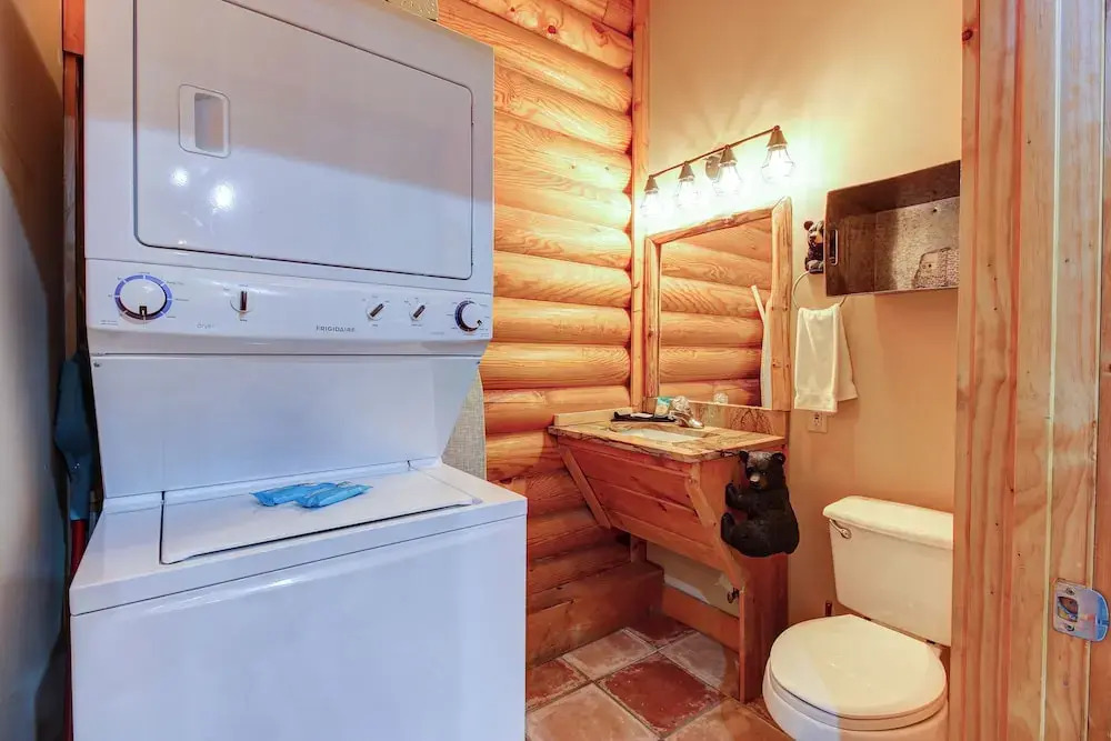 Near Dtwn! Multi-level Pigeon Forge Cabin w/ Pool