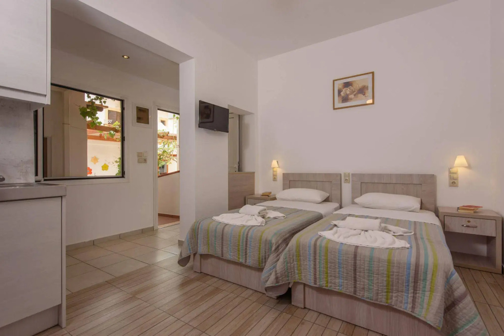Nikos Hotel