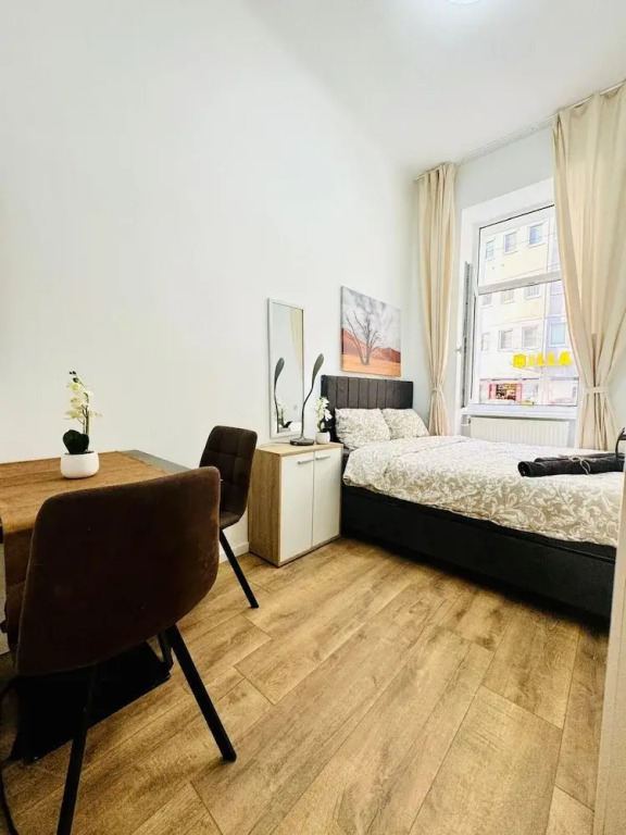 5BR Apartment Near Matzleinsdorfer