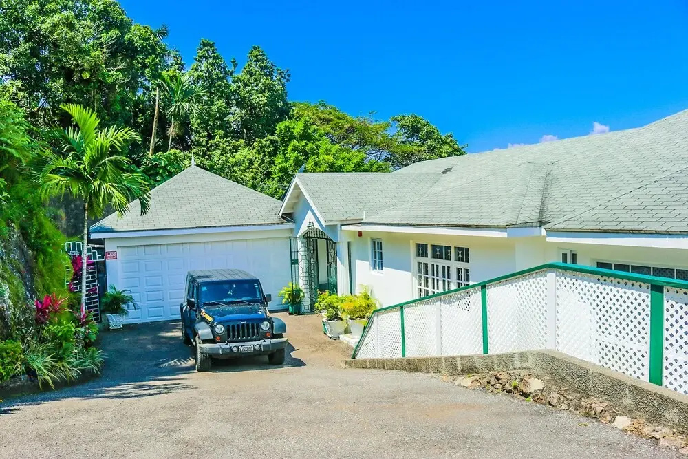 Pink Rock Inn Bed and Breakfast