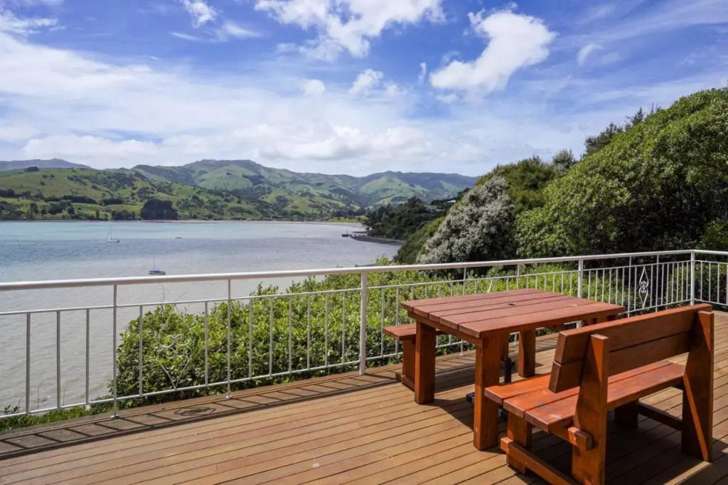 Little Unknown Bach at Taka - Takamatua Holiday Home