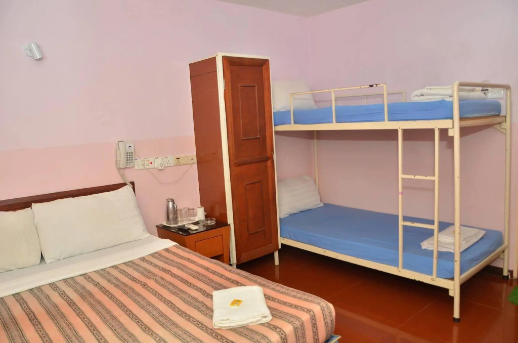 J & J Hotel