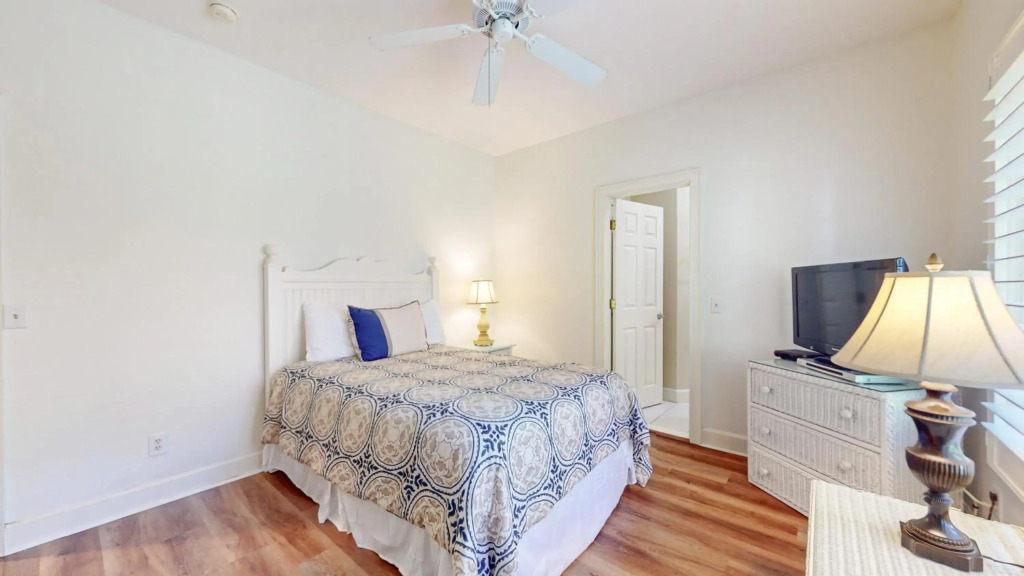 1 Troon Dr