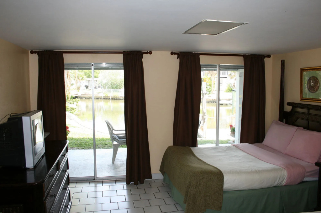 Hidden Harbor Suites