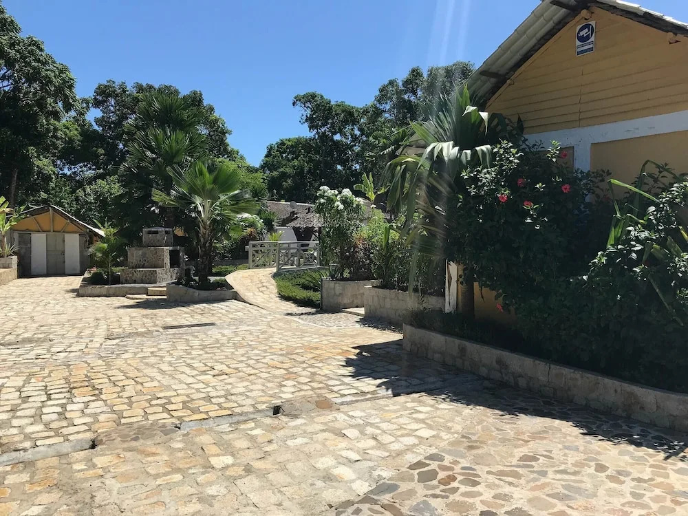 Wonderful Poolside Bungalow Perfect for 2 People