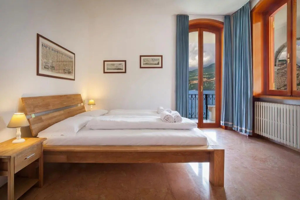 Villa Francesca-Grande appartamento in riva al lago