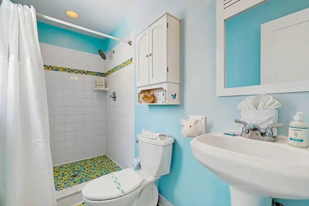 Spacious Beach House With Private Pool, Firepit and Enclosed Yard