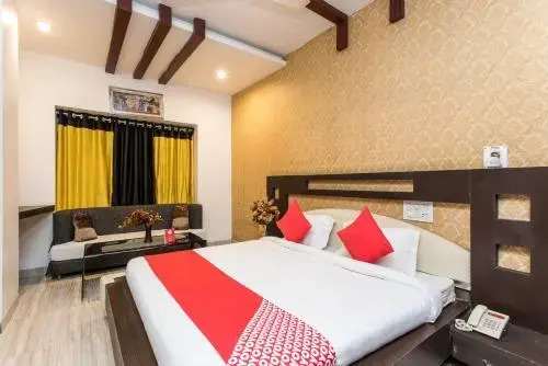 OYO 19886 Hotel Raj Palace