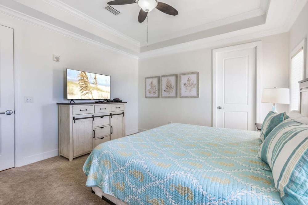 Beachfront Escape Sleeps 10 Incredible Views