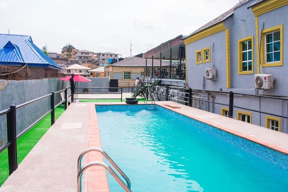 Adesuwa Royal Guest House Ketu