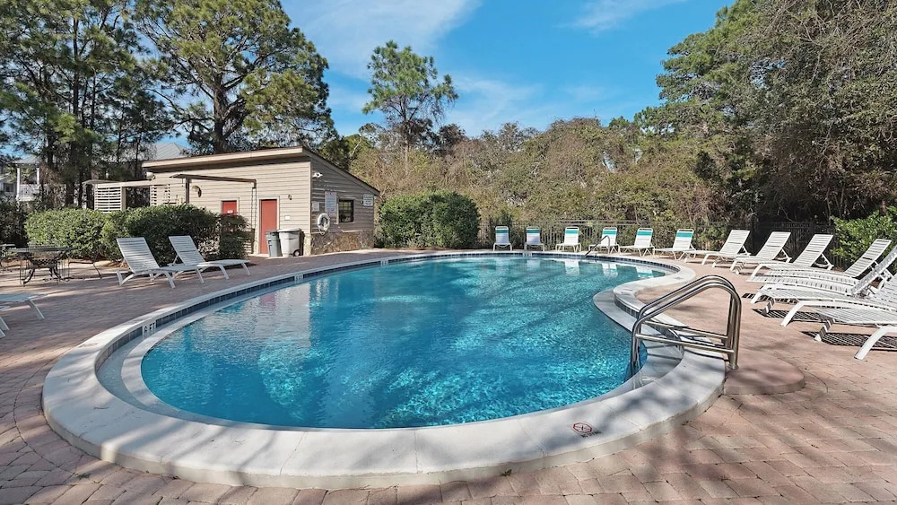 Charming Beach Cottage, 2 Pools and Tennis Access + Free Attraction Tickets!
