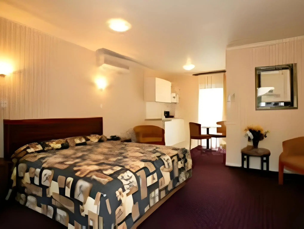Cornwall Park Motor Inn