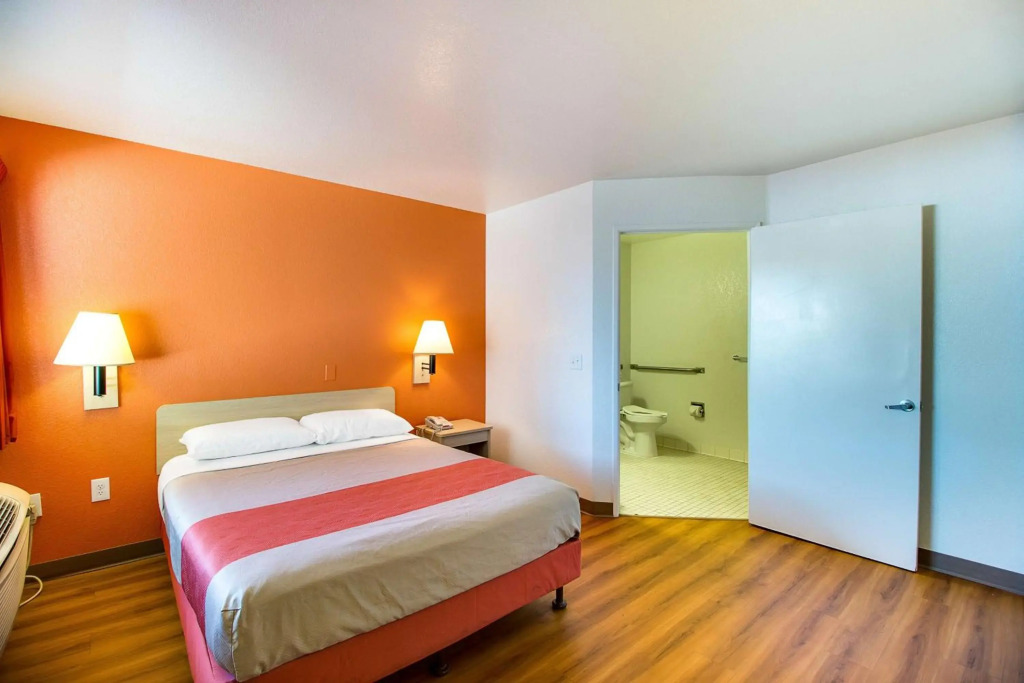 Motel 6-Phoenix, AZ - East