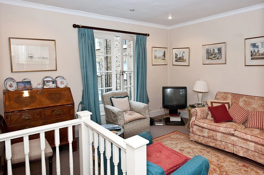The London Agent Pimlico King Bed