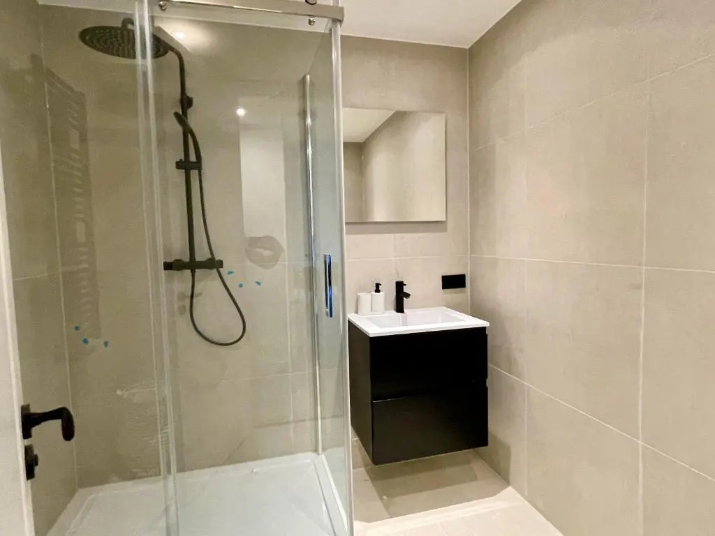 Beautiful 1 Bedroom Serviced Apartment 76m2 -MNL B-