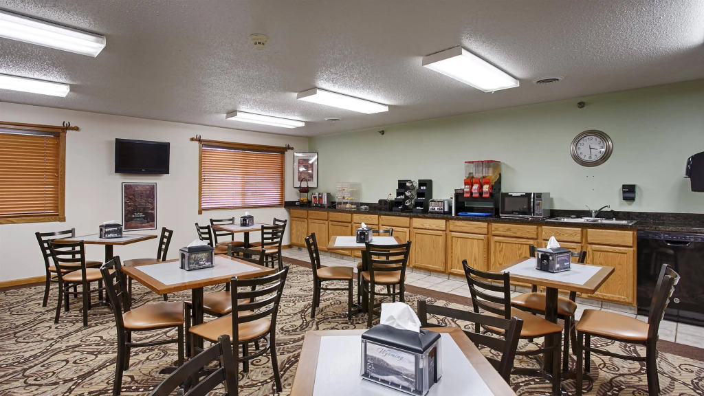 Serena Inn & Suites