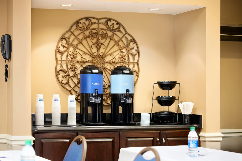 Holiday Inn Express & Suites Alpharetta by IHG