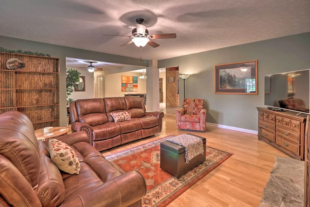 Hendersonville Home w/ Fire Pit: 5 Mi to Downtown!