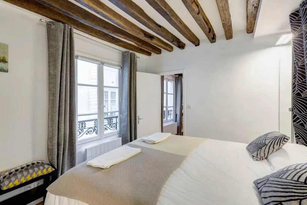 Quiet, Cozy, Design Apartment in Paris