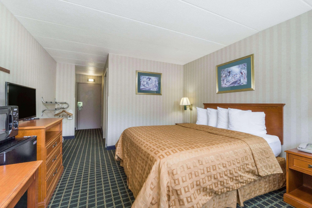 Days Inn by Wyndham Columbus East Airport