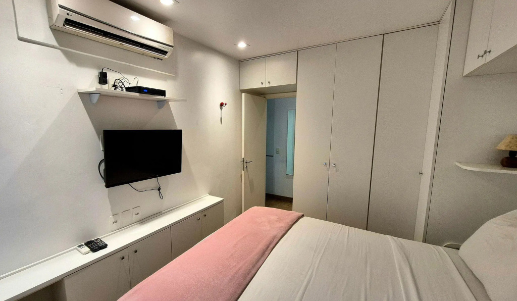 Apartamento Com Serviços A 300 Metros Do Mar