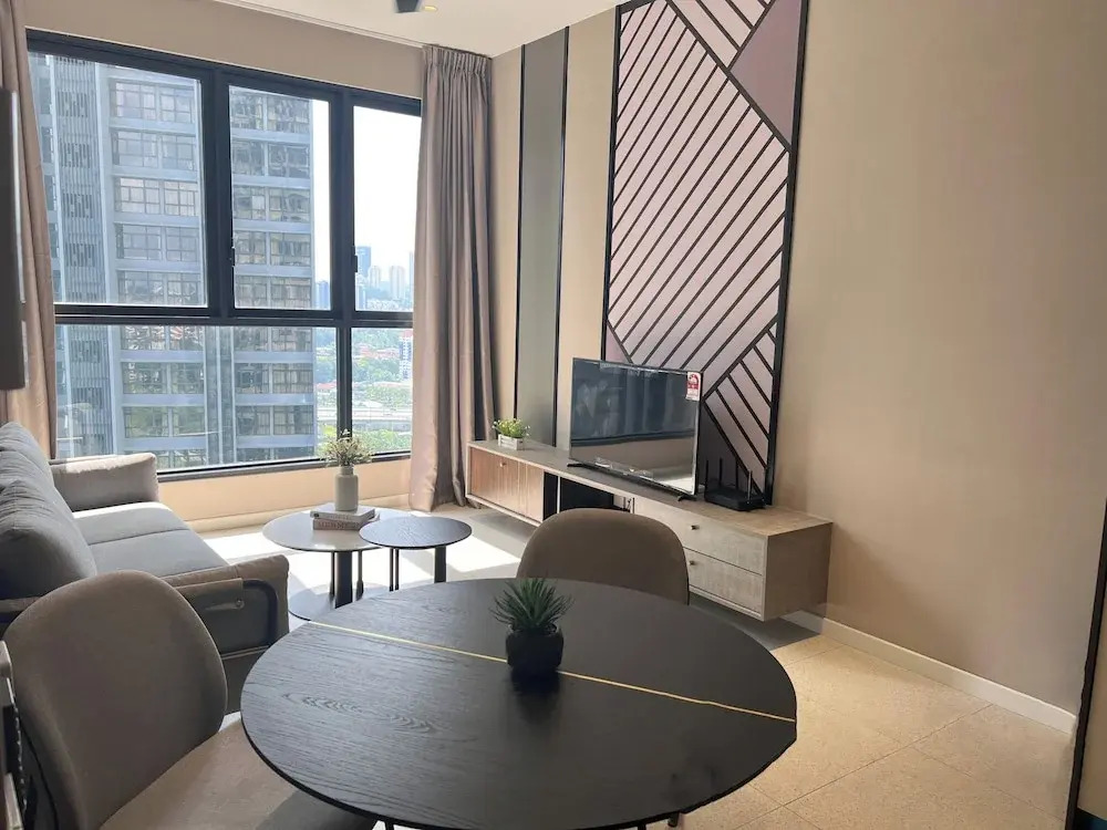 Millerz Square Suite By Ango