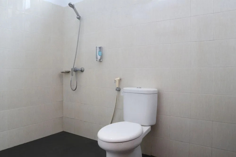 Hotel O M Authentic Kost Man