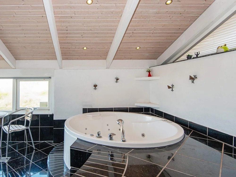 Cozy Holiday Home in RingkÃ¸bing near Fishing