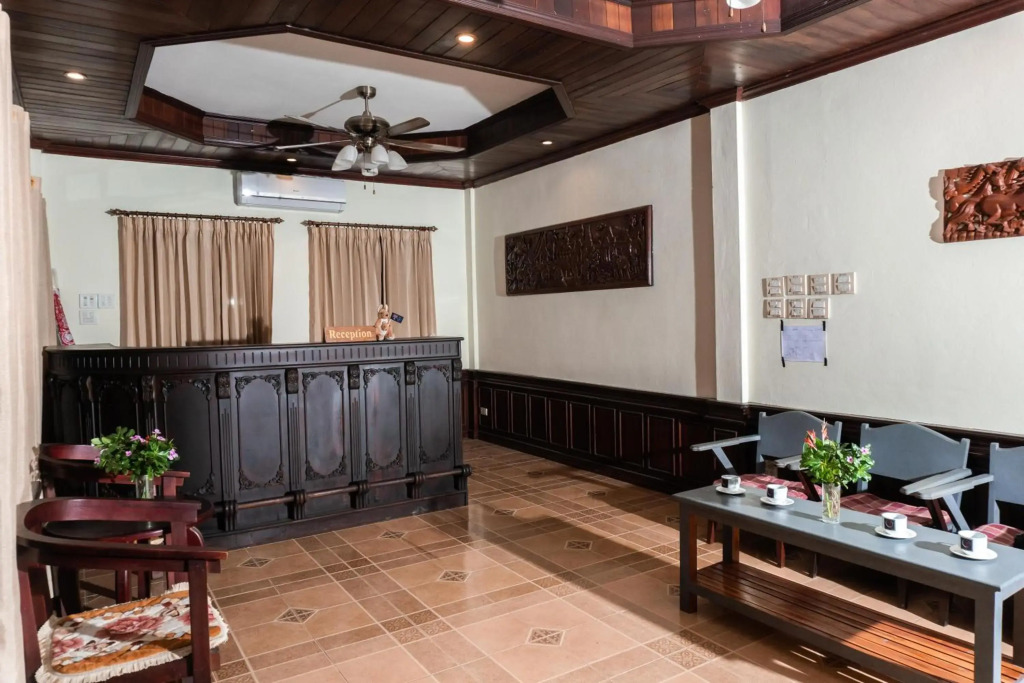 Y Not Lao Villa