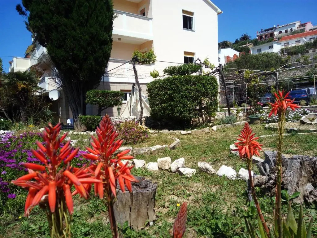 Apartments & Rooms Brna