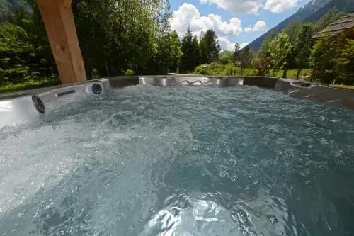 Chalet Isabelle Mountain lodge 5 star 5 bedroom en suite sauna jacuzzi