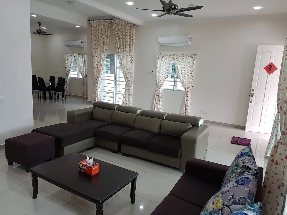Sitiawan Homestay Entire Semi D house