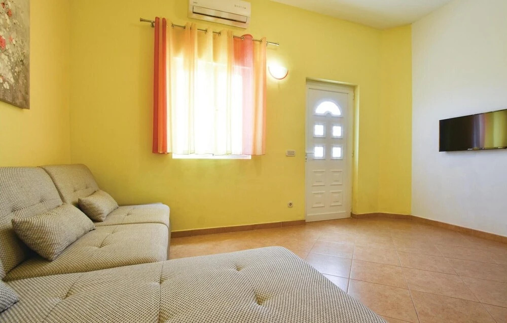 Nice Home in Seget Donji With Wifi and 12 Bedrooms