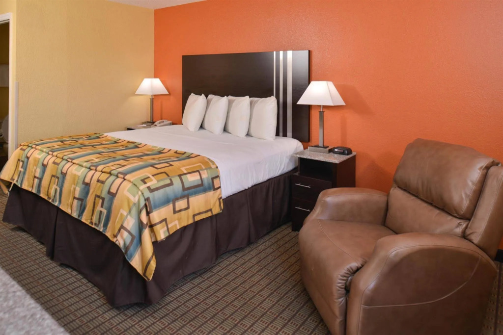 Douglas Inn & Suites